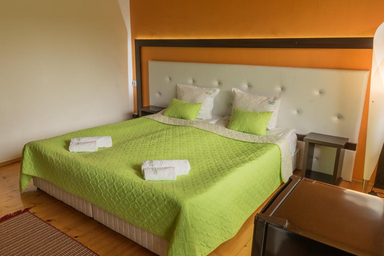 Hotel Paradise Place 칼로페르 외부 사진